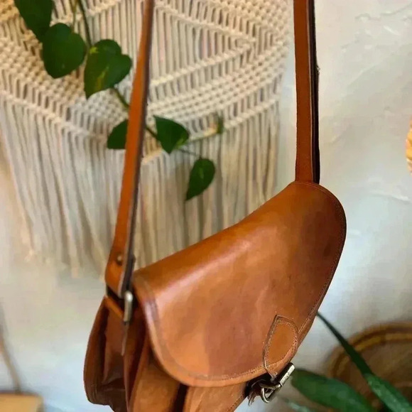 Vintage-Inspired Handmade Leather Saddle Bag Purse Tan Crossbody Satchel - Picture 13 of 16